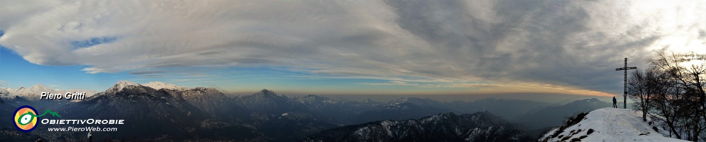 69 Panoramica dalla vetta del Monte Gioco verso la Val Serina.jpg